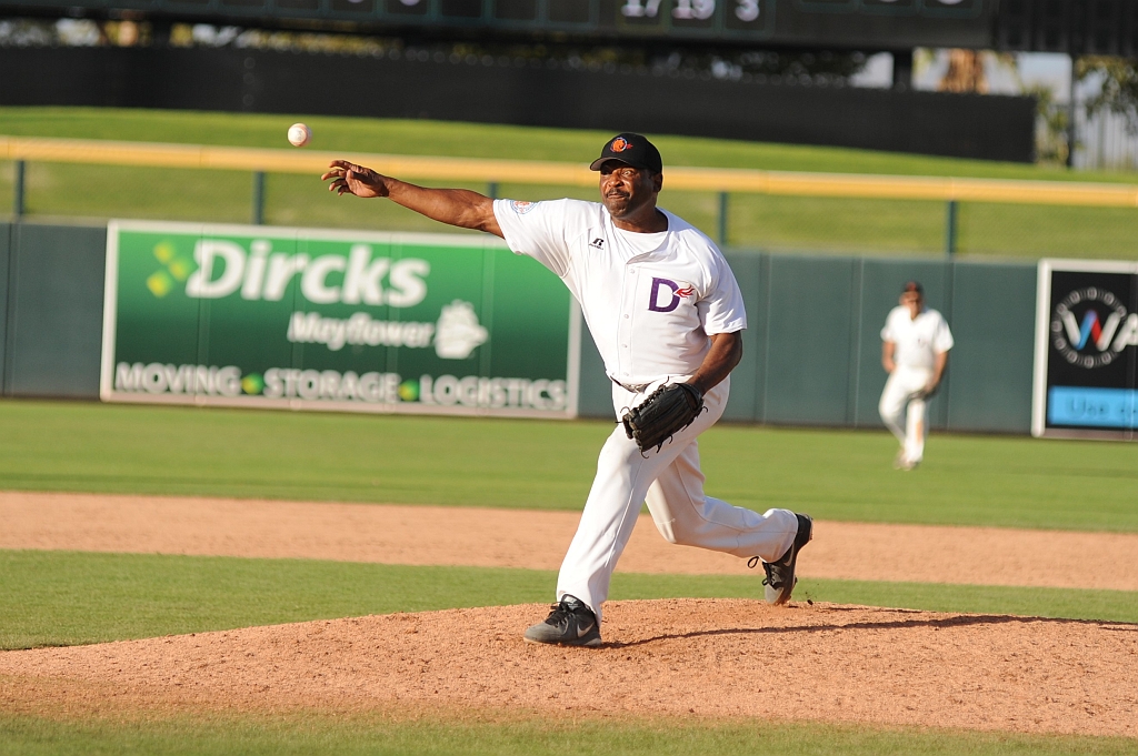 Dragons_2017-11-04 (635).JPG - (c)2010 DeVetter